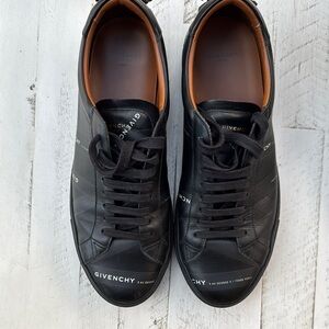 Givenchy Men’s black snickers. Size 42